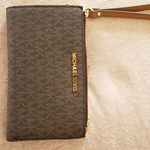 Michael Kors wristlet wallet